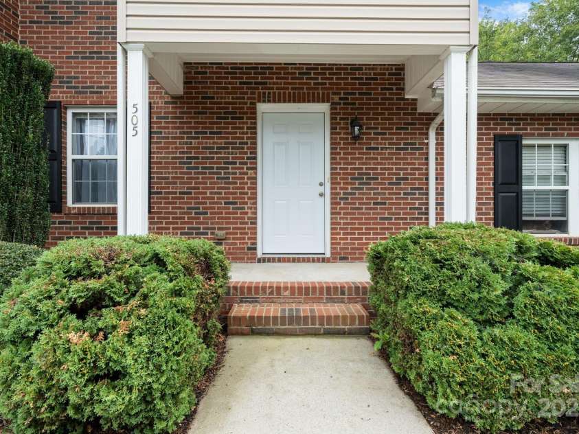 2222 15th Avenue, Hickory, NC 28601.  MLS# CAR4239006, YatesRealty ID 10253. 