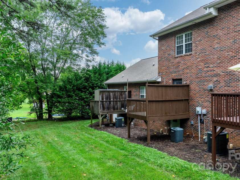 2222 15th Avenue, Hickory, NC 28601.  MLS# CAR4239006, YatesRealty ID 10253. 