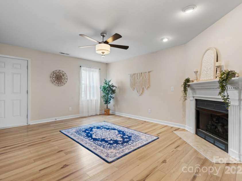 2222 15th Avenue, Hickory, NC 28601.  MLS# CAR4239006, YatesRealty ID 10253. 