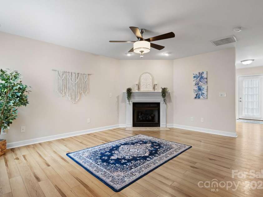 2222 15th Avenue, Hickory, NC 28601.  MLS# CAR4239006, YatesRealty ID 10253. 