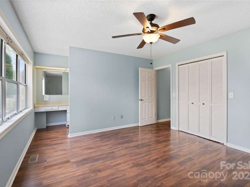 129 Exeter Court, Hendersonville, NC 28791.  MLS# CAR4299063, YatesRealty ID 10256. 