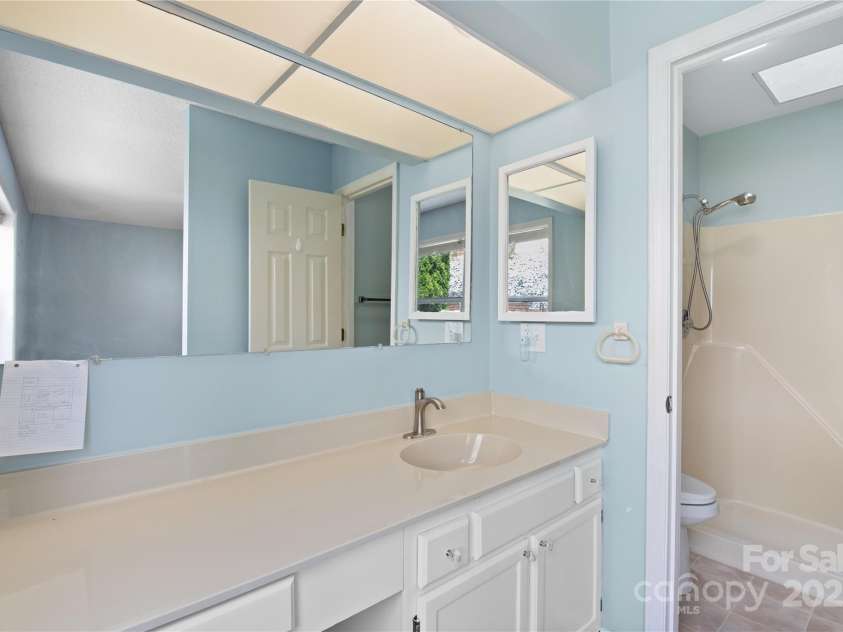 129 Exeter Court, Hendersonville, NC 28791.  MLS# CAR4299063, YatesRealty ID 10256. 