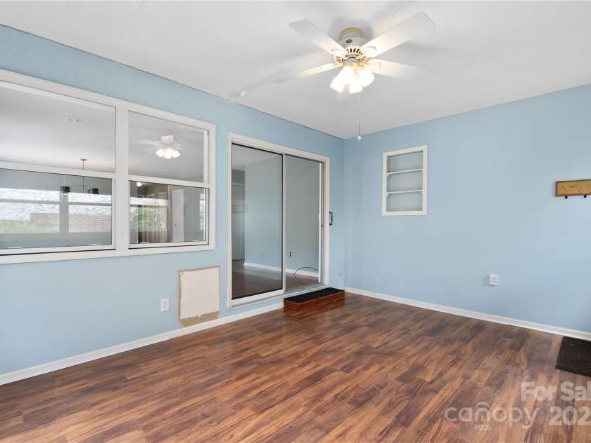 129 Exeter Court, Hendersonville, NC 28791.  MLS# CAR4299063, YatesRealty ID 10256. Sunroom