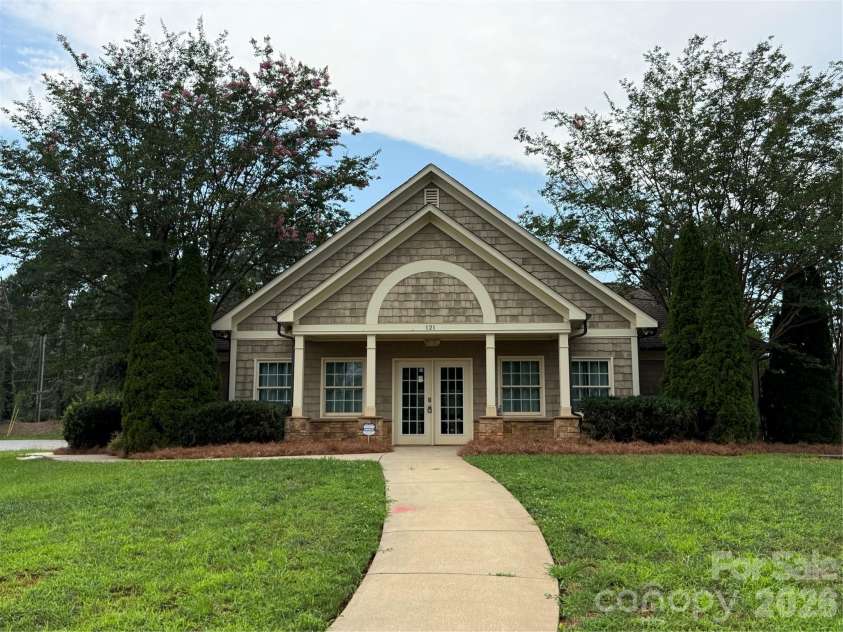 136 Kerr Walk Drive, Statesville, NC 28677.  MLS# CAR4325014, YatesRealty ID 10257. 