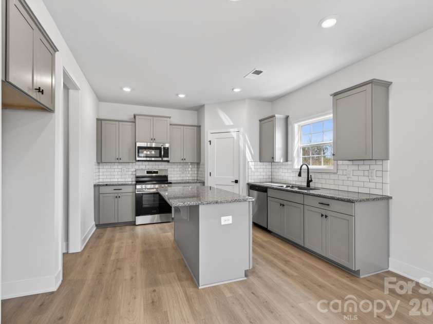 136 Kerr Walk Drive, Statesville, NC 28677.  MLS# CAR4325014, YatesRealty ID 10257. Kitchen