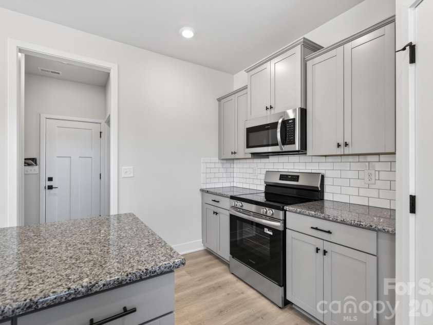 136 Kerr Walk Drive, Statesville, NC 28677.  MLS# CAR4325014, YatesRealty ID 10257. Kitchen