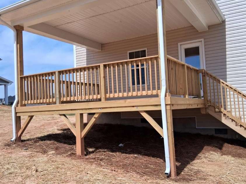 136 Kerr Walk Drive, Statesville, NC 28677.  MLS# CAR4325014, YatesRealty ID 10257. Rear Deck