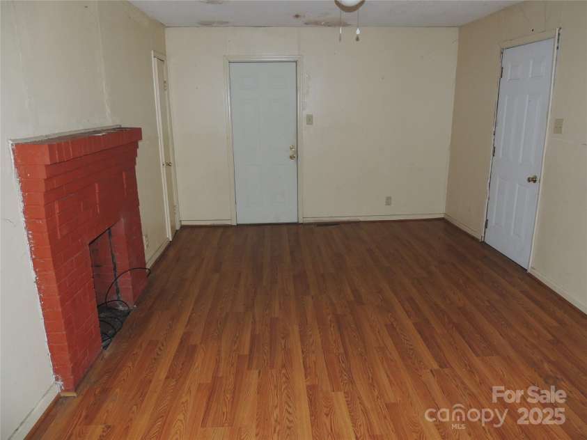 146 Loomis Street, Chester, SC 29706.  MLS# CAR4222193, YatesRealty ID 10258. 