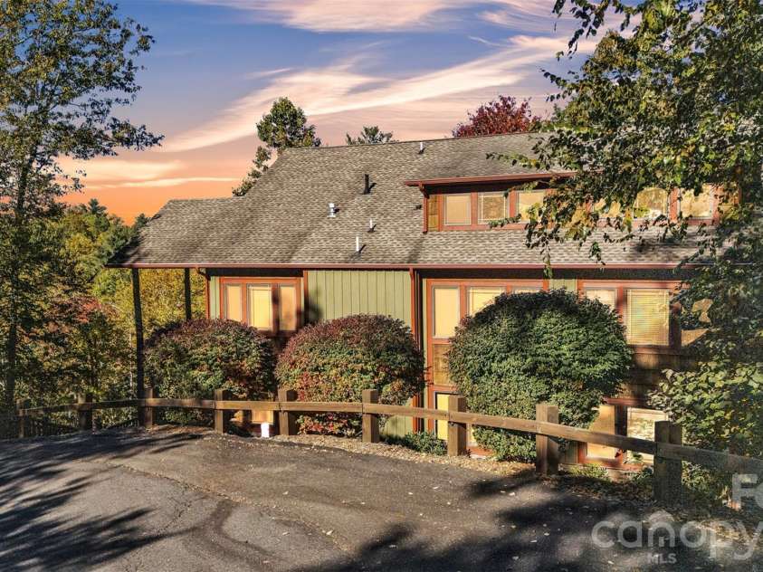 89 Springhouse Drive, Elk Park, NC 28622.  MLS# CAR4310955, YatesRealty ID 10258. 