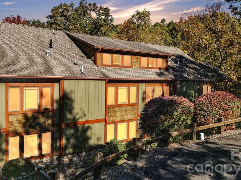 89 Springhouse Drive, Elk Park, NC 28622.  MLS# CAR4310955, YatesRealty ID 10258. 