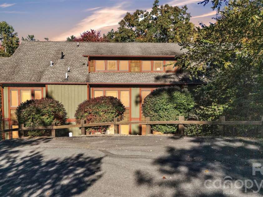 89 Springhouse Drive, Elk Park, NC 28622.  MLS# CAR4310955, YatesRealty ID 10258. 