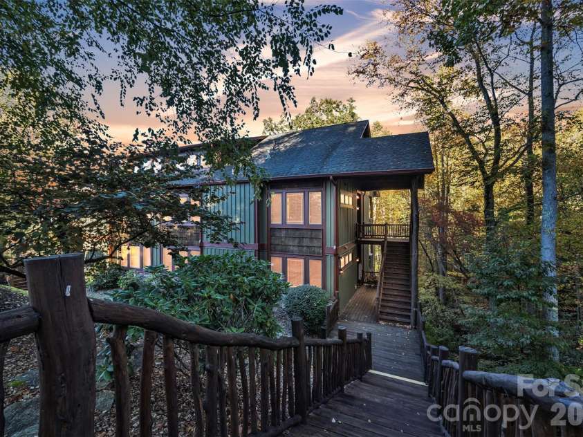 89 Springhouse Drive, Elk Park, NC 28622.  MLS# CAR4310955, YatesRealty ID 10258. 