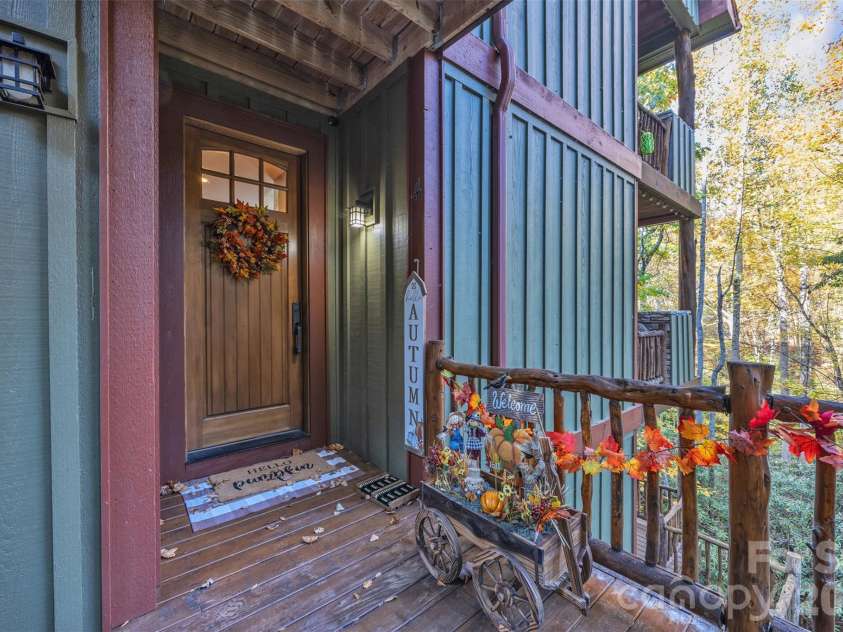 89 Springhouse Drive, Elk Park, NC 28622.  MLS# CAR4310955, YatesRealty ID 10258. 