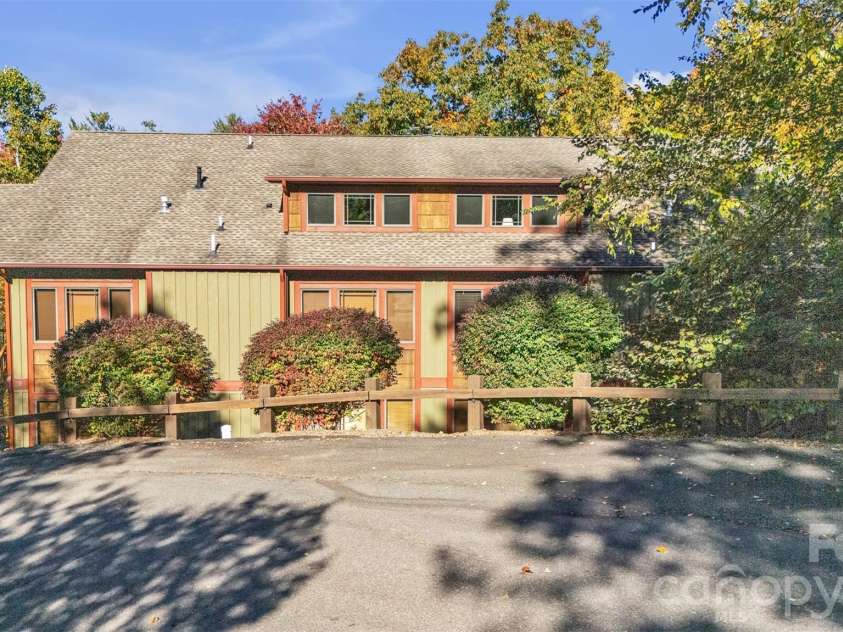 89 Springhouse Drive, Elk Park, NC 28622.  MLS# CAR4310955, YatesRealty ID 10258. 