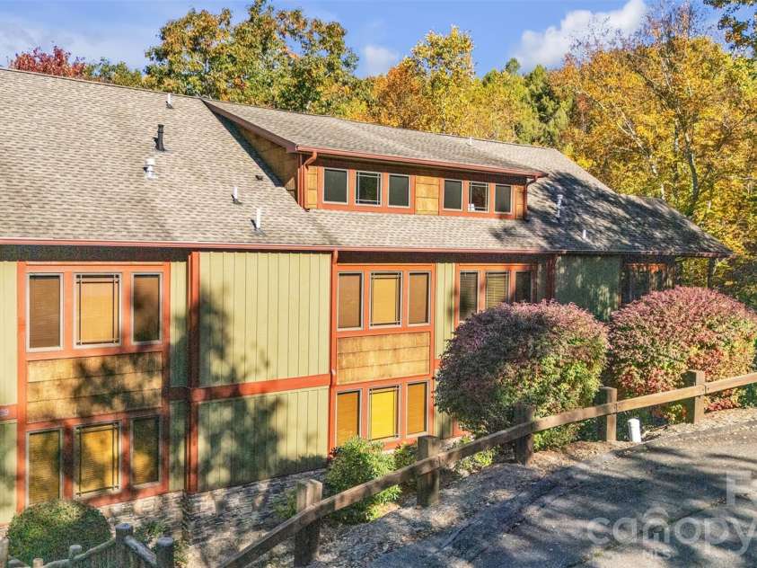 89 Springhouse Drive, Elk Park, NC 28622.  MLS# CAR4310955, YatesRealty ID 10258. 