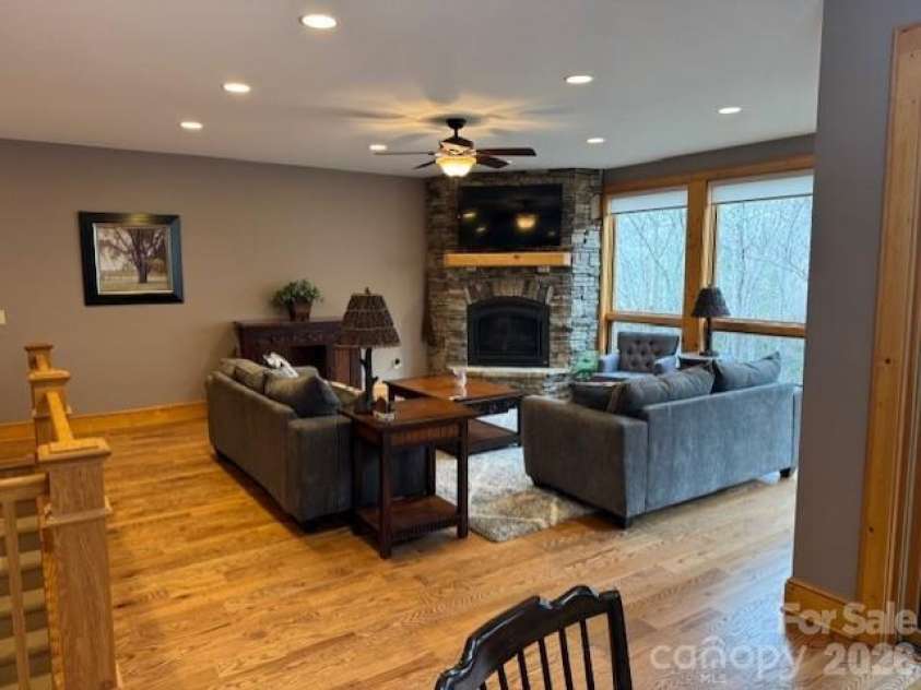 89 Springhouse Drive, Elk Park, NC 28622.  MLS# CAR4310955, YatesRealty ID 10258. Main Floor Livingroom