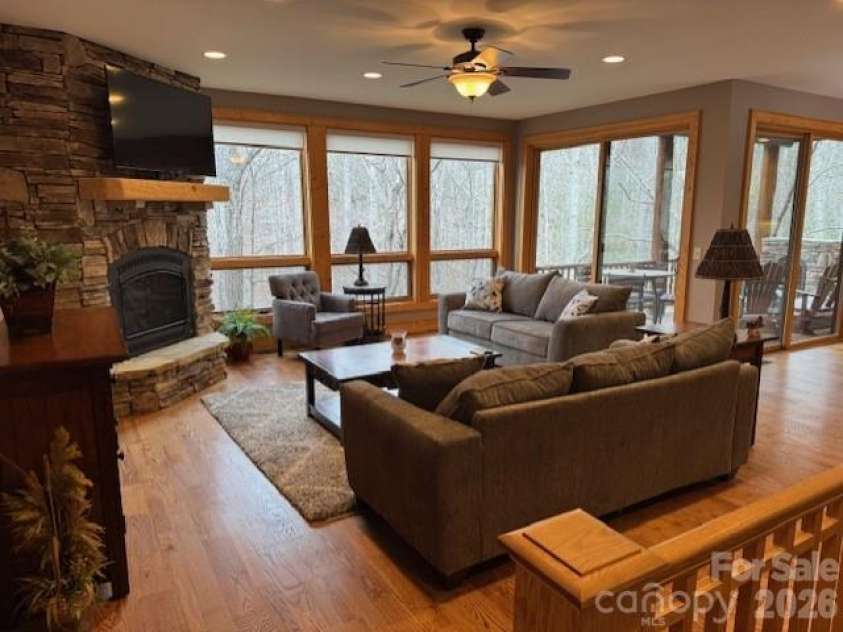 89 Springhouse Drive, Elk Park, NC 28622.  MLS# CAR4310955, YatesRealty ID 10258. Main Floor Livingroom