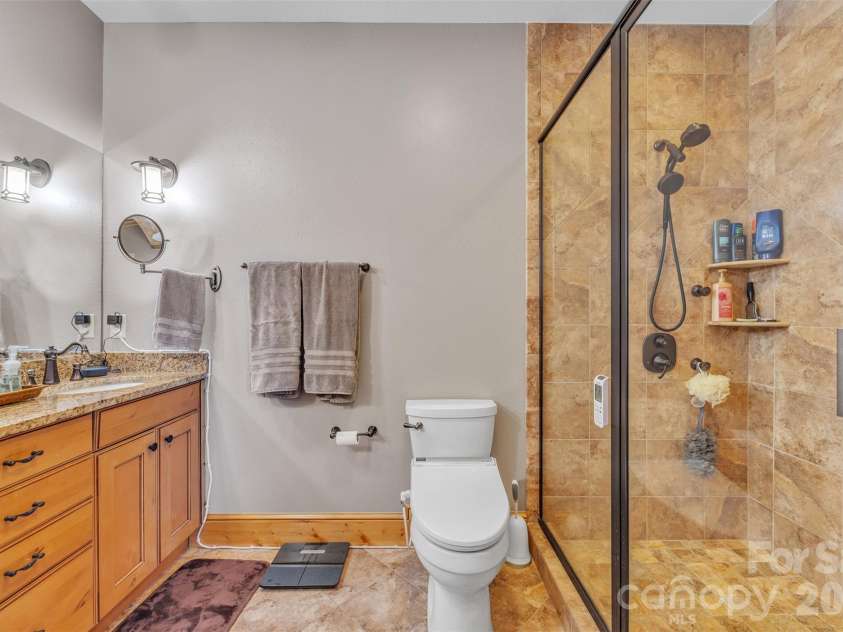 89 Springhouse Drive, Elk Park, NC 28622.  MLS# CAR4310955, YatesRealty ID 10258. Main Floor Master Bathroom 