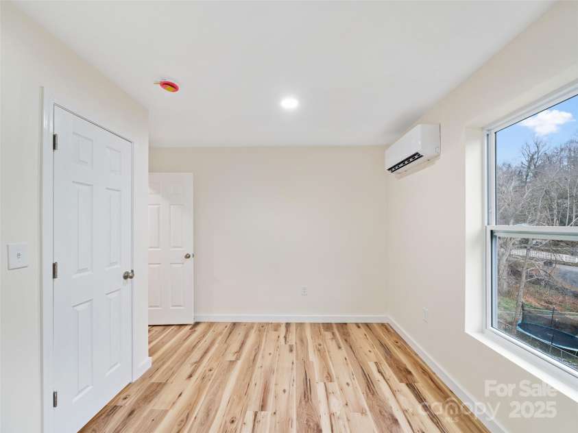 48 Phillips Lane, Spruce Pine, NC 28777.  MLS# CAR4327090, YatesRealty ID 1026. 