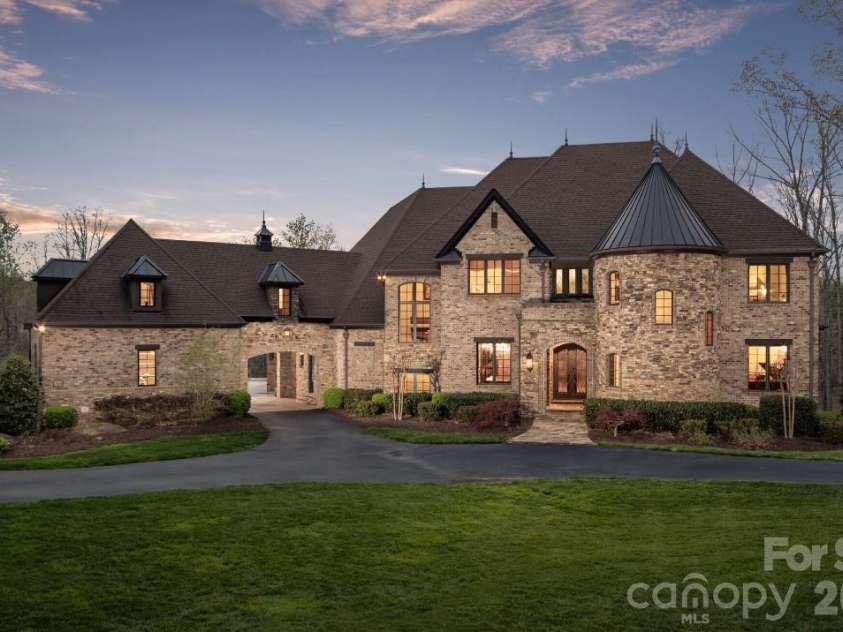 10158 Enclave Circle, Concord, NC 28027.  MLS# CAR4349921, YatesRealty ID 10260. 