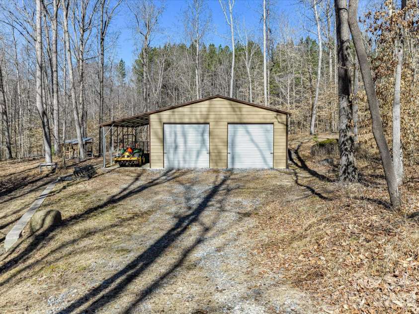 10158 Enclave Circle, Concord, NC 28027.  MLS# CAR4349921, YatesRealty ID 10260. 