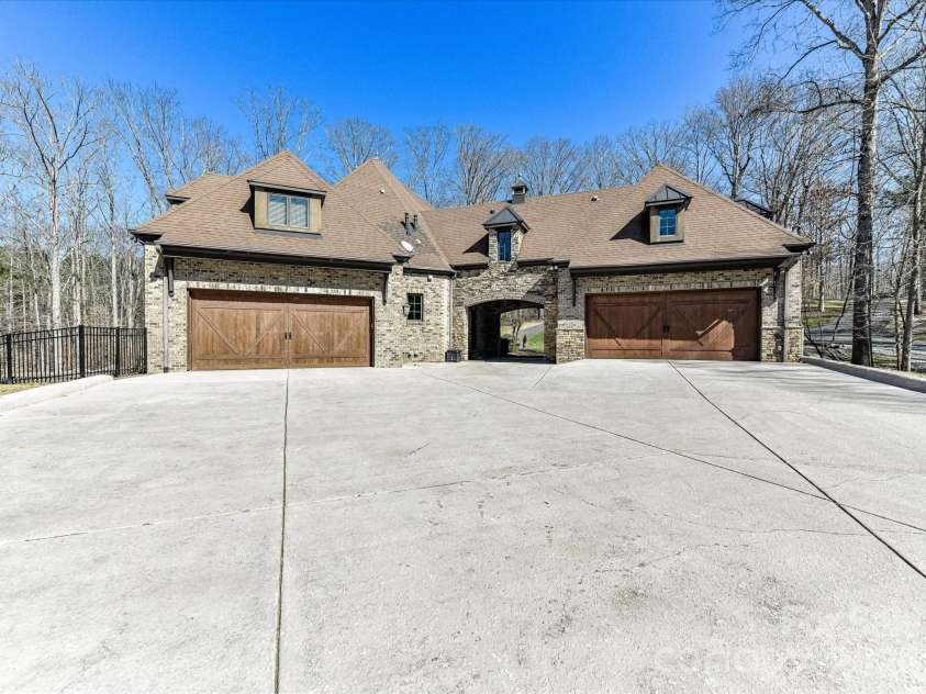 10158 Enclave Circle, Concord, NC 28027.  MLS# CAR4349921, YatesRealty ID 10260. 