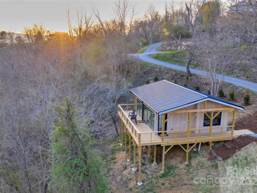 32 Sams Road, Marshall, NC 28753.  MLS# CAR4250964, YatesRealty ID 10260. 