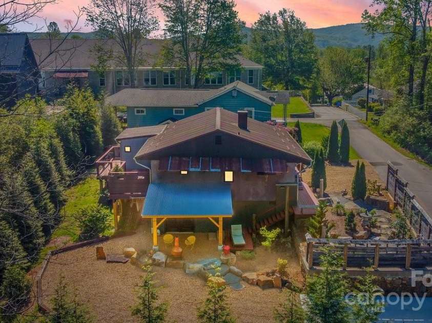 206 West Lane, Brevard, NC 28712.  MLS# CAR4226105, YatesRealty ID 10261. 
