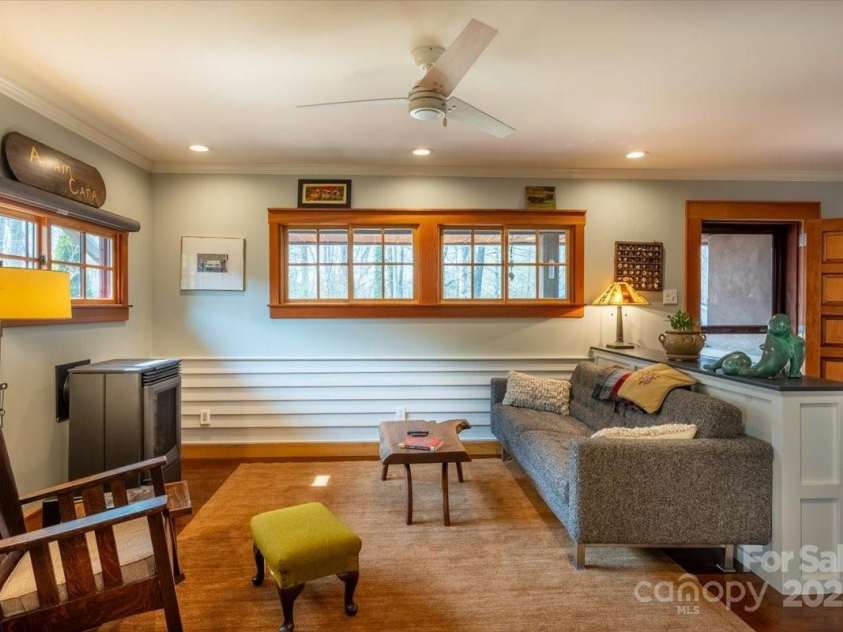 206 West Lane, Brevard, NC 28712.  MLS# CAR4226105, YatesRealty ID 10261. 