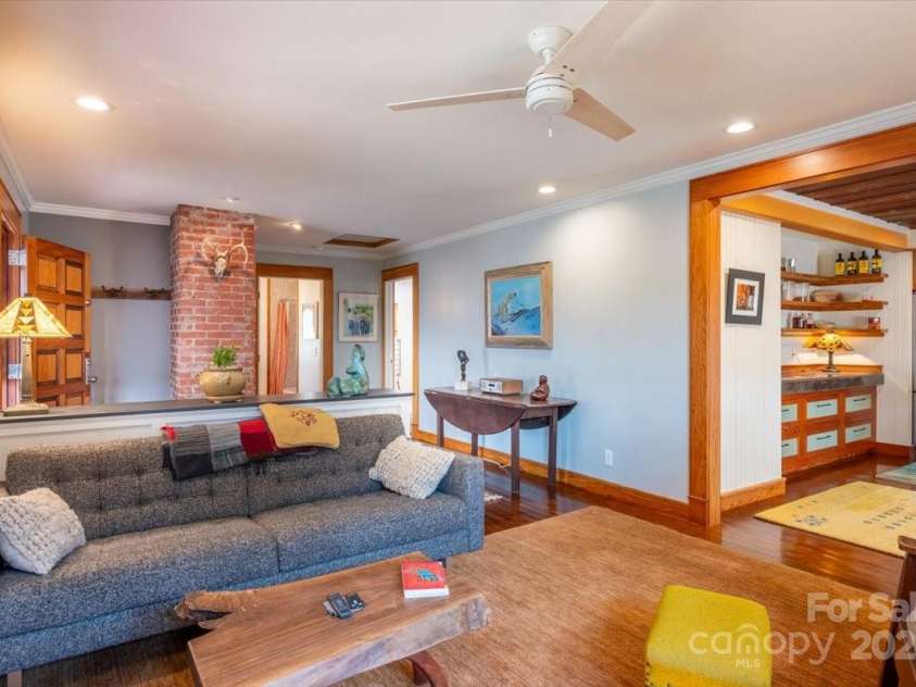 206 West Lane, Brevard, NC 28712.  MLS# CAR4226105, YatesRealty ID 10261. 