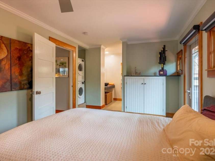 206 West Lane, Brevard, NC 28712.  MLS# CAR4226105, YatesRealty ID 10261. 