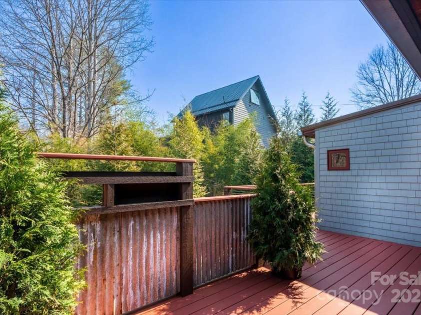 206 West Lane, Brevard, NC 28712.  MLS# CAR4226105, YatesRealty ID 10261. 
