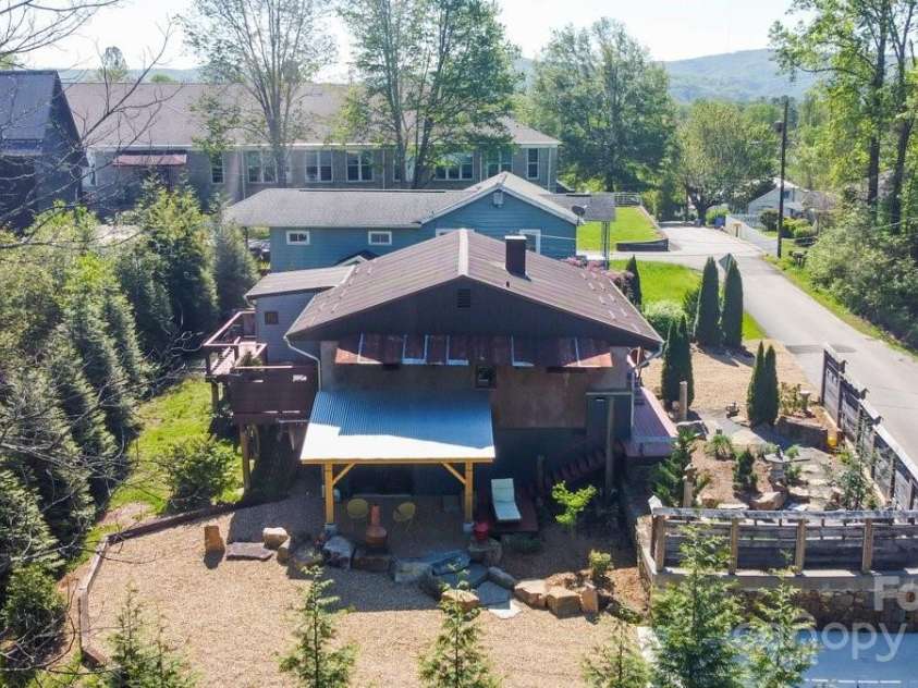 206 West Lane, Brevard, NC 28712.  MLS# CAR4226105, YatesRealty ID 10261. 