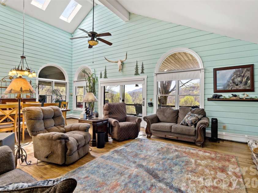 311 Pisgah Mine Road, Burnsville, NC 28714.  MLS# CAR4355546, YatesRealty ID 10261. 