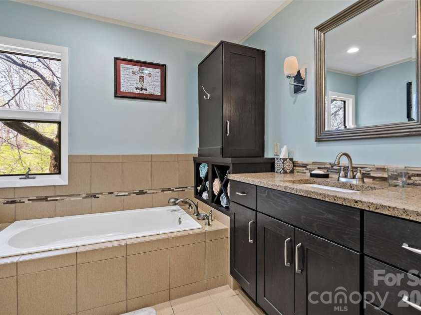 311 Pisgah Mine Road, Burnsville, NC 28714.  MLS# CAR4355546, YatesRealty ID 10261. 