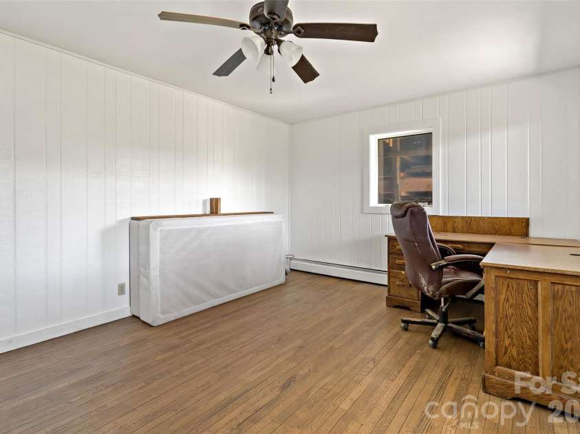 311 Pisgah Mine Road, Burnsville, NC 28714.  MLS# CAR4355546, YatesRealty ID 10261. 