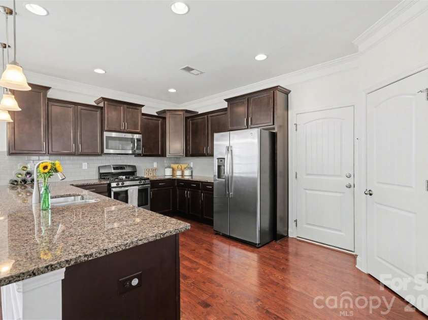 9124 Inverness Bay Road, Charlotte, NC 28278.  MLS# CAR4367234, YatesRealty ID 10262. 