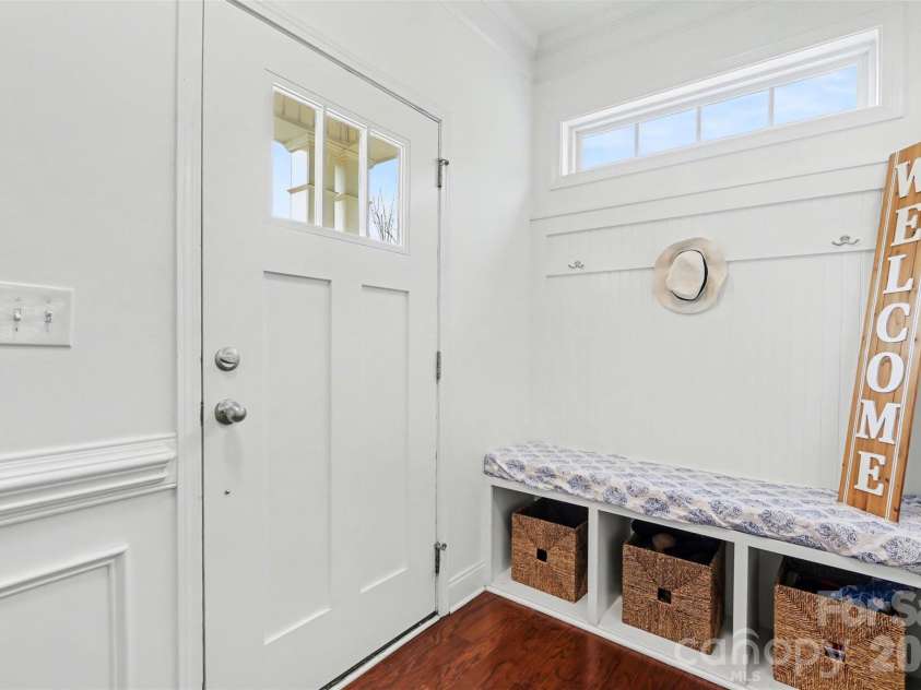 9124 Inverness Bay Road, Charlotte, NC 28278.  MLS# CAR4367234, YatesRealty ID 10262. 