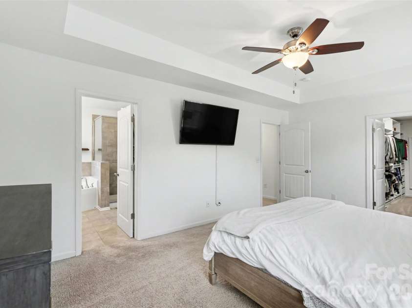 9124 Inverness Bay Road, Charlotte, NC 28278.  MLS# CAR4367234, YatesRealty ID 10262. 