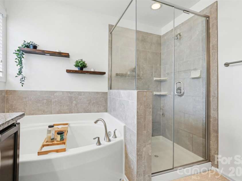 9124 Inverness Bay Road, Charlotte, NC 28278.  MLS# CAR4367234, YatesRealty ID 10262. 