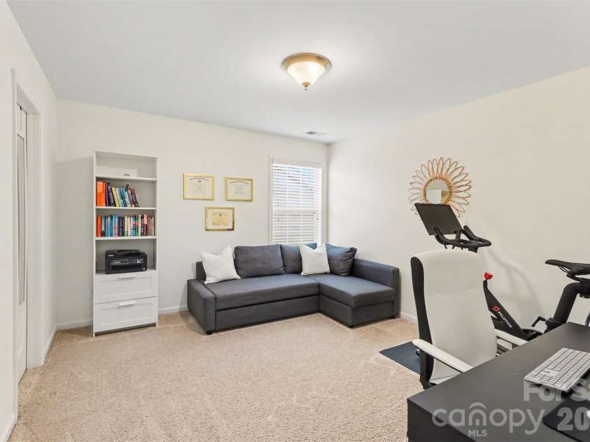 9124 Inverness Bay Road, Charlotte, NC 28278.  MLS# CAR4367234, YatesRealty ID 10262. 