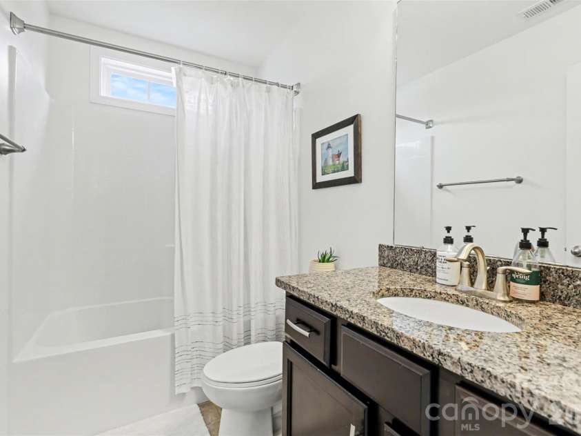 9124 Inverness Bay Road, Charlotte, NC 28278.  MLS# CAR4367234, YatesRealty ID 10262. 