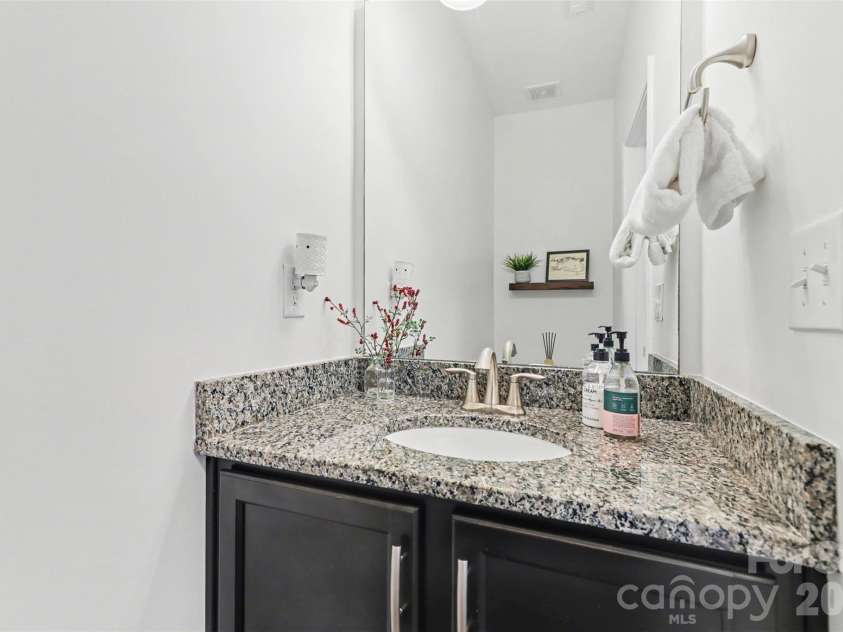 9124 Inverness Bay Road, Charlotte, NC 28278.  MLS# CAR4367234, YatesRealty ID 10262. 