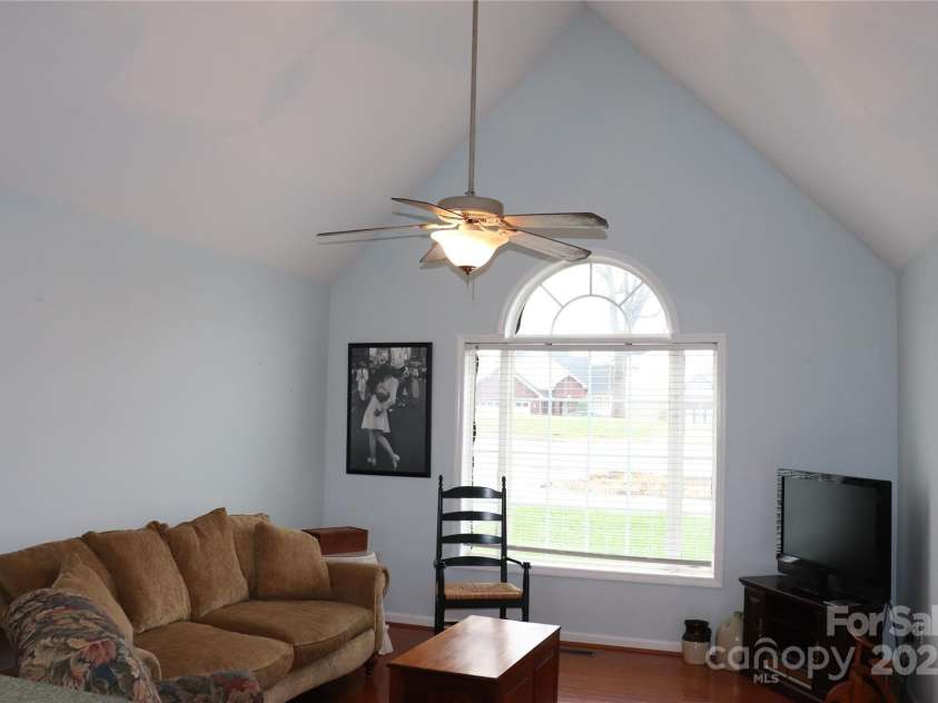 118 Hill Street, Granite Falls, NC 28630.  MLS# CAR4242592, YatesRealty ID 10263. 