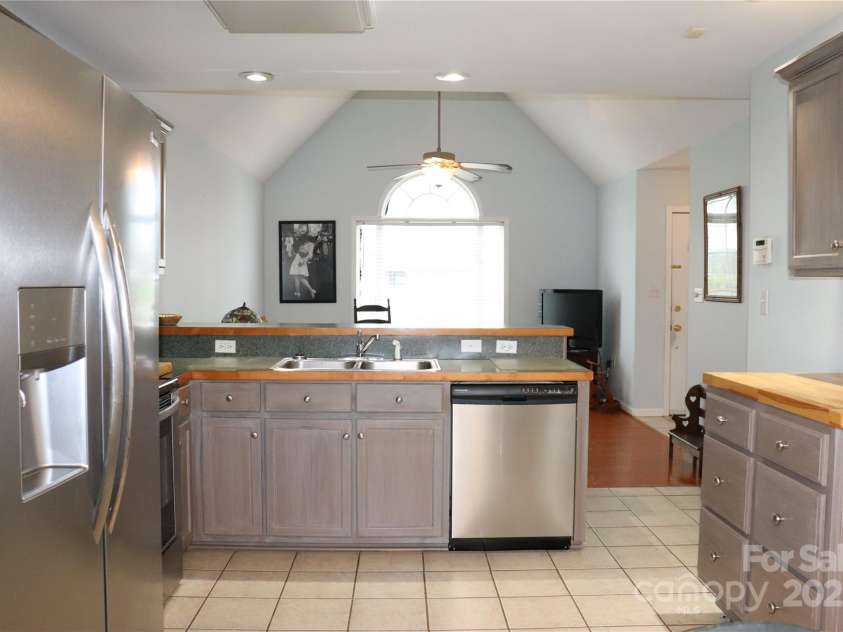 118 Hill Street, Granite Falls, NC 28630.  MLS# CAR4242592, YatesRealty ID 10263. 