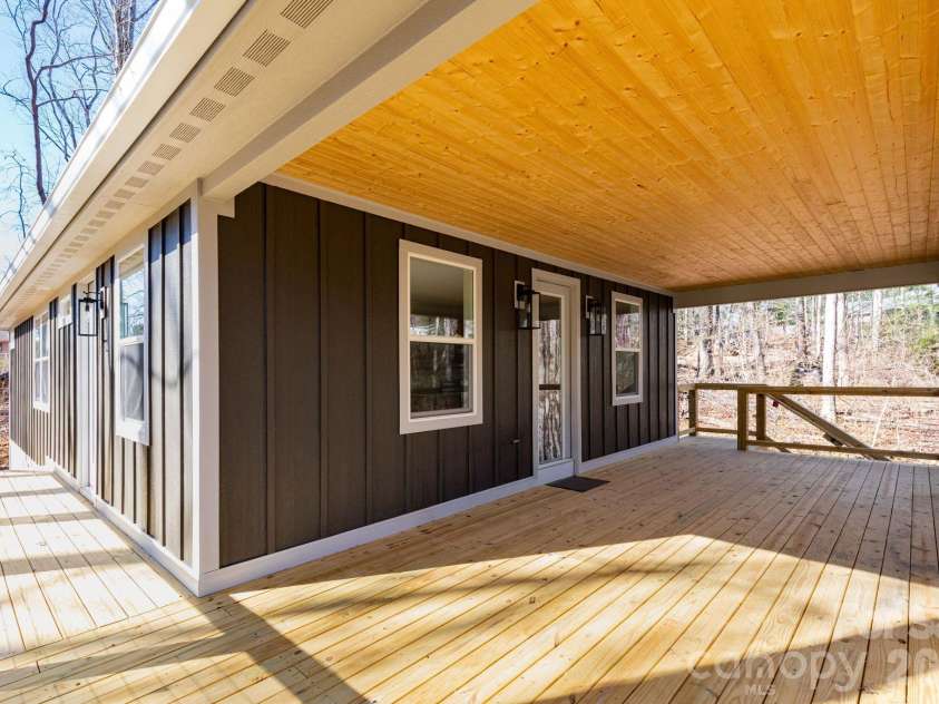 137 Arbutus Trail, Hendersonville, NC 28792.  MLS# CAR4360777, YatesRealty ID 10264. 