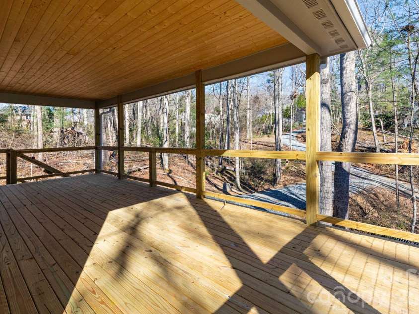 137 Arbutus Trail, Hendersonville, NC 28792.  MLS# CAR4360777, YatesRealty ID 10264. 