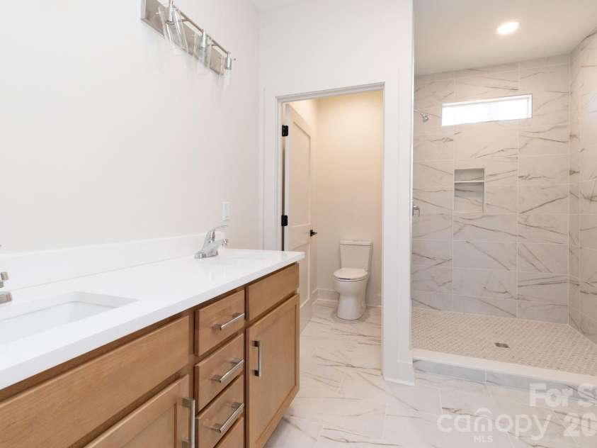 137 Arbutus Trail, Hendersonville, NC 28792.  MLS# CAR4360777, YatesRealty ID 10264. Main Bathroom