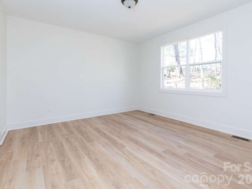 137 Arbutus Trail, Hendersonville, NC 28792.  MLS# CAR4360777, YatesRealty ID 10264. Main Bedroom