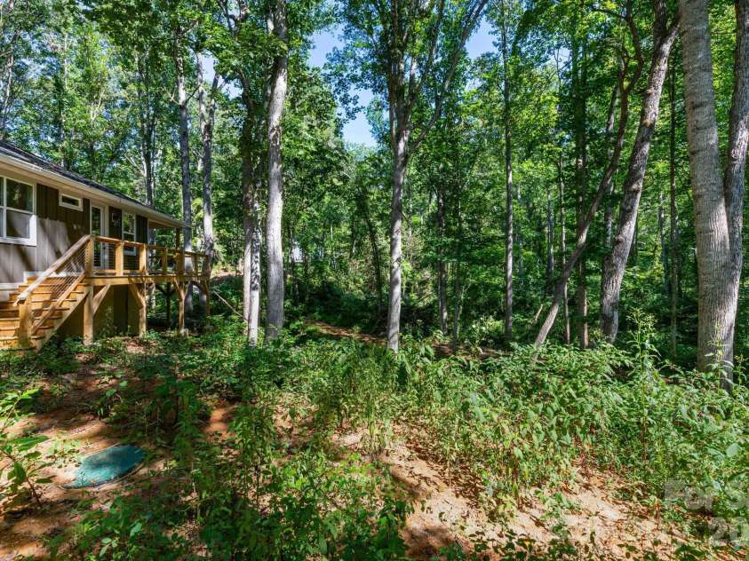137 Arbutus Trail, Hendersonville, NC 28792.  MLS# CAR4421558, YatesRealty ID 10264. 